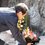 冯巩给马季献花