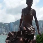梅艳芳铜像