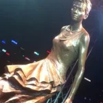 梅艳芳铜像