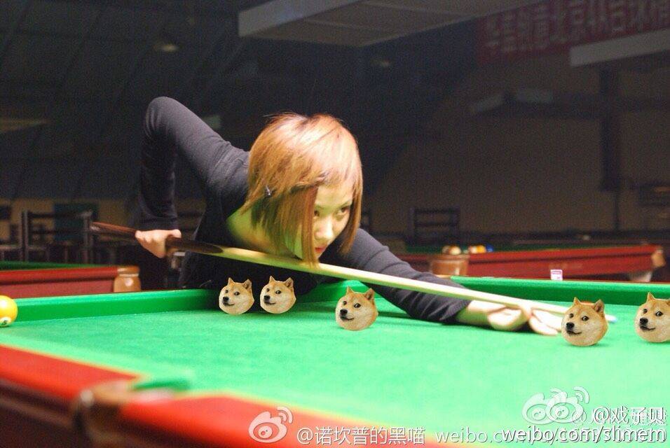 姚贝娜在2009 年打台球